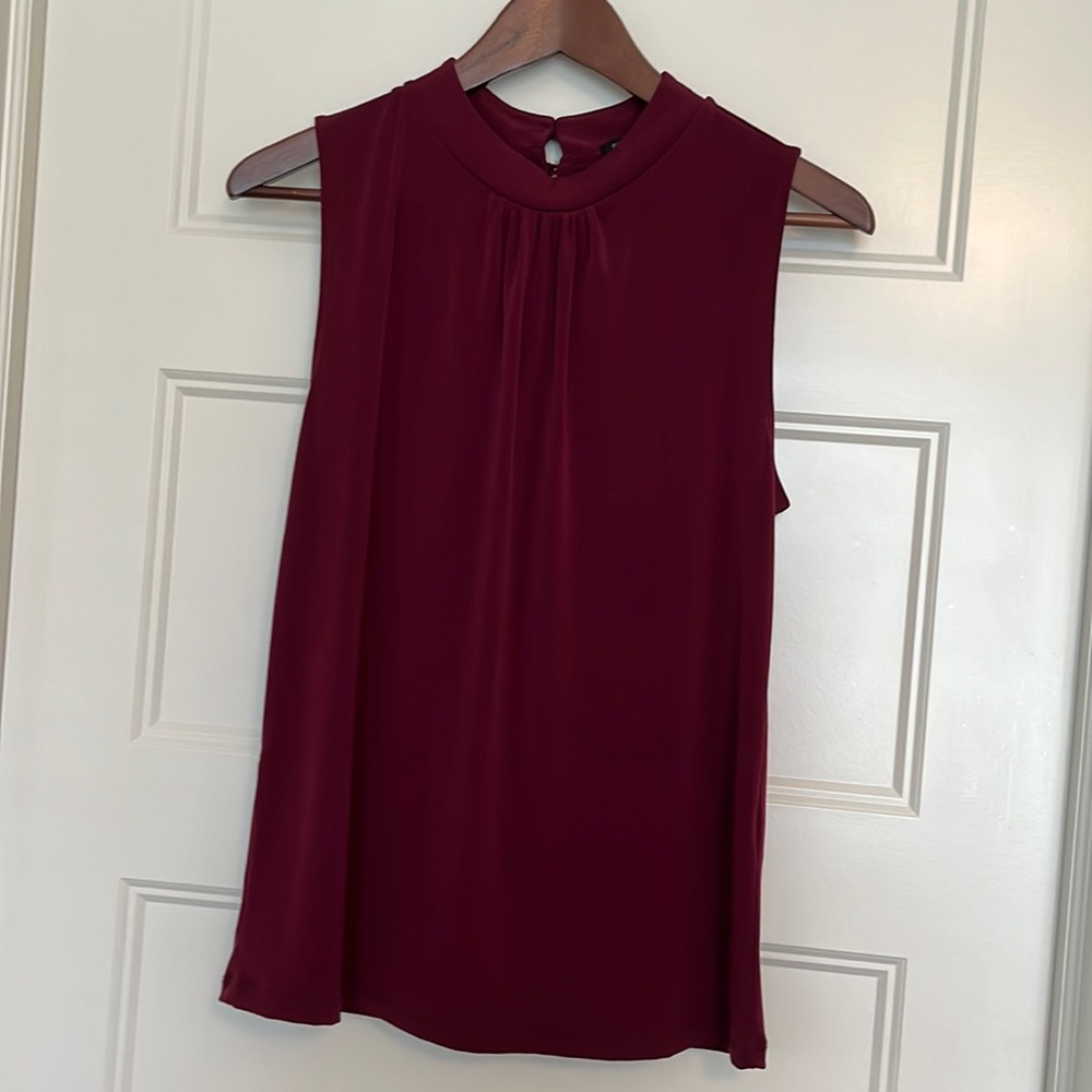 Banana Republic wine-colored sleeveless blouse, size S. Like NEW!!!